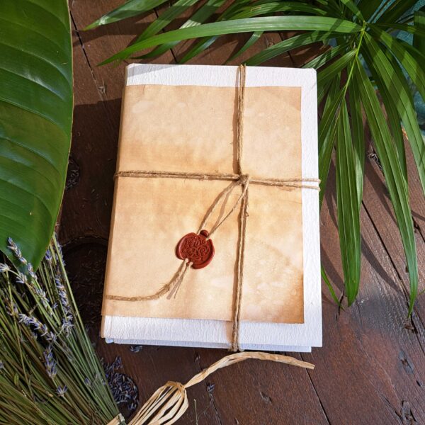 Libri decorativi effetto pergamena - immagine 2